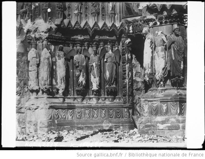 File:Statues de la cathédrale de Reims après le bombardement.jpeg